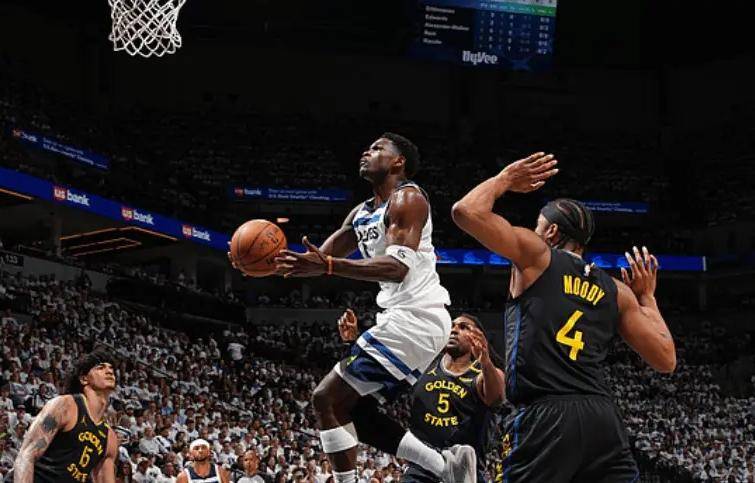 开云中国大陆版官网勇士新秀表现惊艳，全场观众掌声不断，最新能够增加.