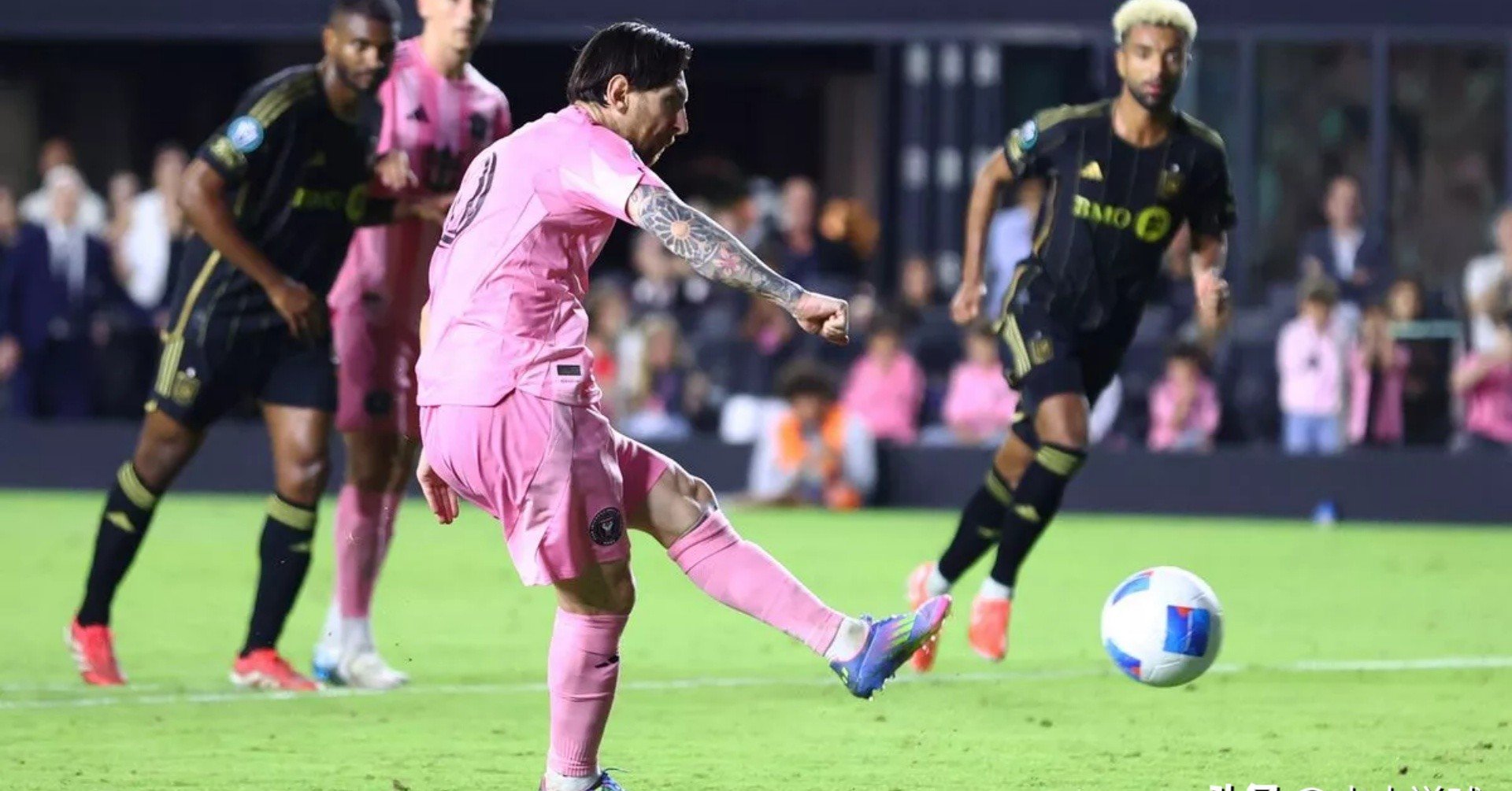 开云体育平台首页梅西焦点对战,JackeyLove与30激战曼联分钟,表现优异胜负难料!