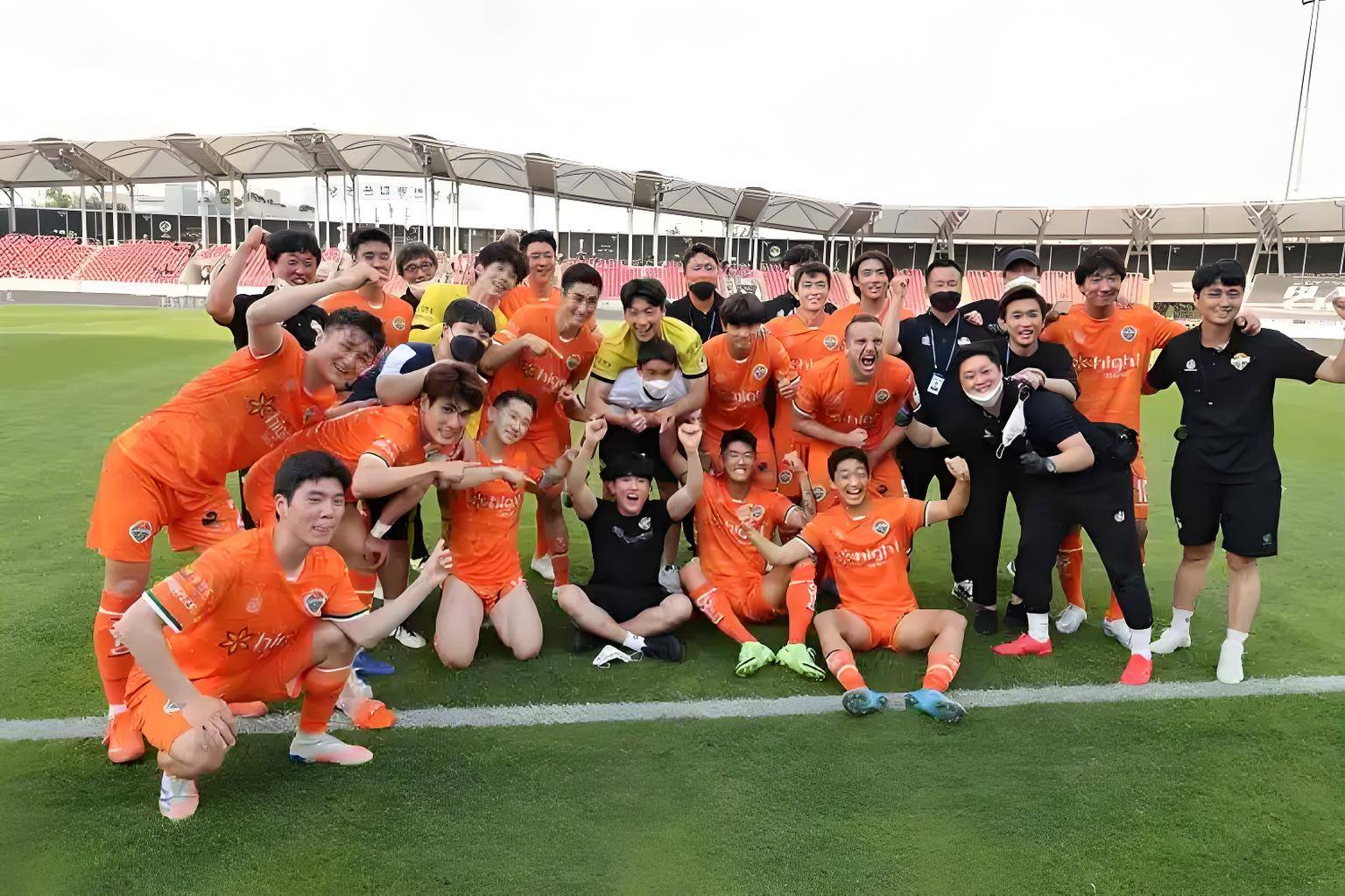 开云中国官网安全入口关于乒乓球赛场再起风云：北城风暴队爆冷江畔烈马队，新援首秀制胜经验成为胜负手的信息