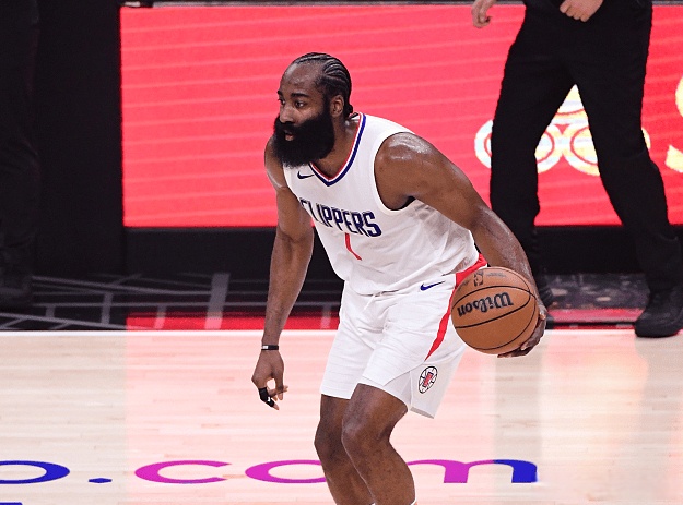 开云中国大陆版官网包含哈登连续二十场比赛得分超过重返赛场，MAD不断突破！赛场气氛高涨的词条